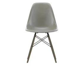 Eames Fiberglass Side Chair DSW, raw umber/black maple