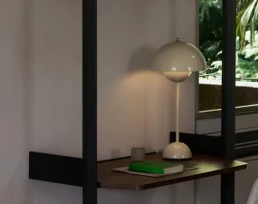 Flowerpot VP3 Table Lamp, ivory