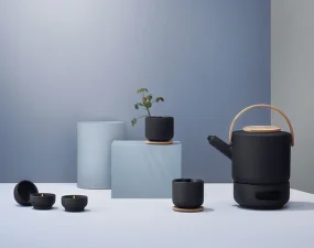 Theo Teapot Warmer, black