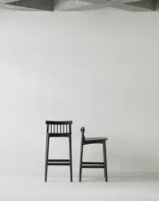 Pind Barstool 75 cm, black stained ash