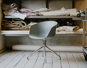 AAC 20 Chair Black Base, black