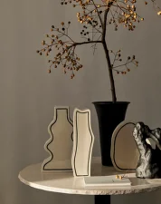 Paste Vase Curvy, off-white