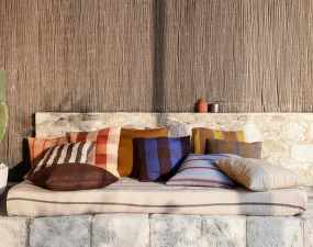 Grand Cushion, sand / black