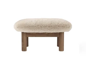 Brasilia Ottoman, Sheepskin nature/walnut