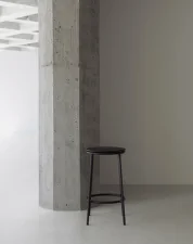 Circa Barstool 65, black oak