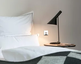 AJ Table Lamp, black