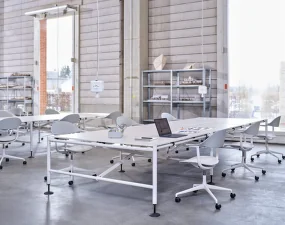Mynt Office Chair Plastic with castors, light grey