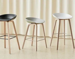 AAS 32 Bar Stool Low Walnut Veneer, white