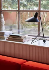 Tripod HM9 Table Lamp, black