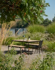Ville AV25 Table, warm black